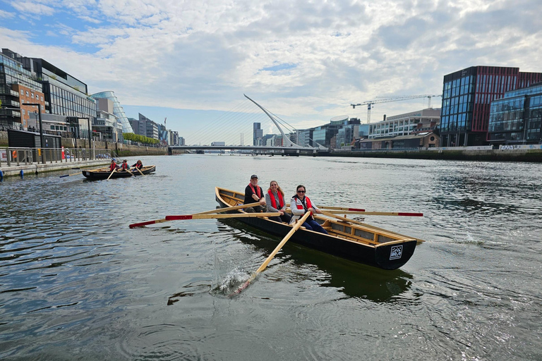 Dublin: River Liffey Currachs Rowing Experience Currach Liffey Tour