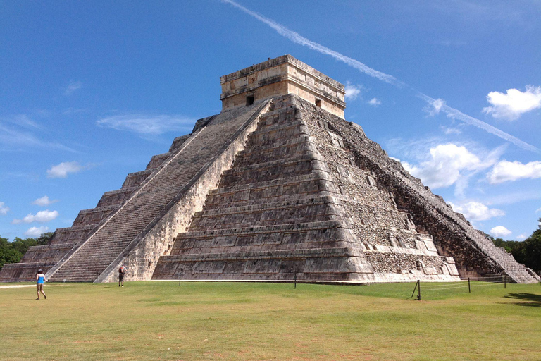 Cancún: Chichen Itza, Ik Kil Cenote och Valladolid med lunchUpphämtning i Cancun-området