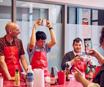 Ghent: Workshop de fabricação de waffles belgas com degustação de cerveja