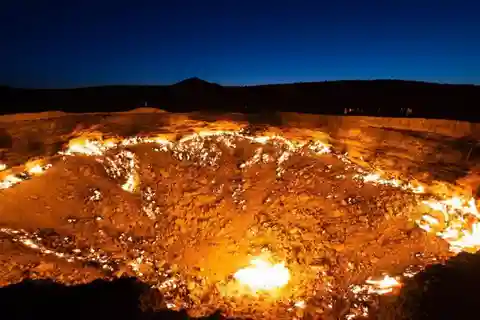 2 Days Private and Guided Cas Crater Tour from Uzbekistan