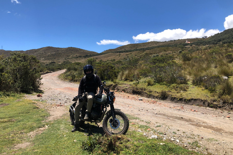 Quito: Private Motorcycle Passenger Tour with Local Guide Quito: Private Sightseeing Tour on a Passenger Motorcycle with a Local Guide