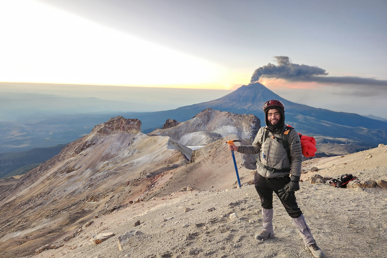 Conquer the summit of the Iztaccihuatl volcano Conquer the Summit of the Iztaccihuatl volcano
