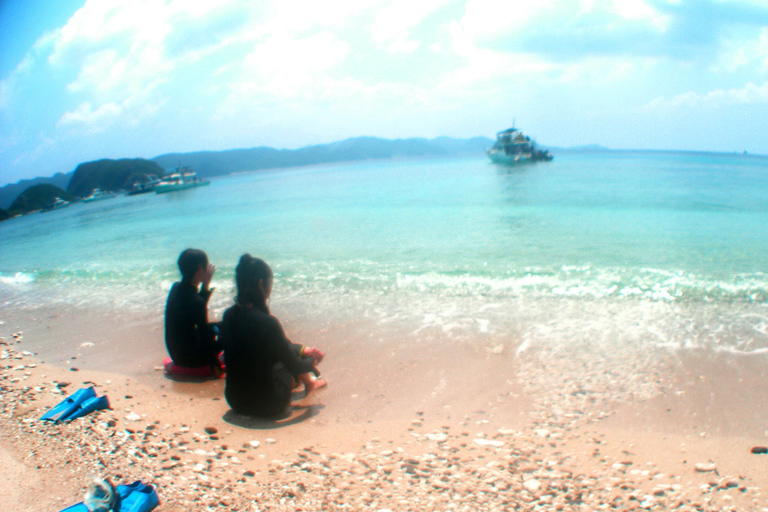 Naha Excursión de 1 día a las Islas Kerama para hacer snorkel