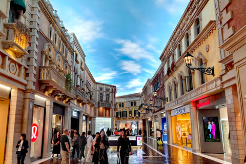 Macau: Hidden Gems Evening Food Tour with Local Guide