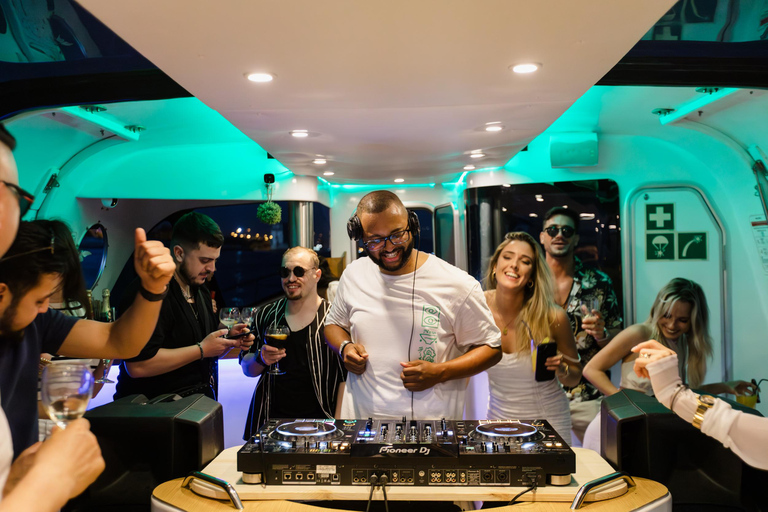 New Year’s Eve Luxury Boat – DJ, Buffet & Open Bar