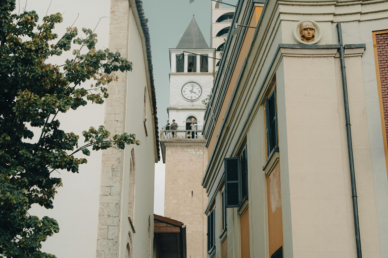 地拉那：探索共产主义时代与现代生活☕️私人观光