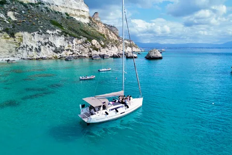 Cagliari: Tour in barca a vela tuffi, Snorkeling e Prosecco