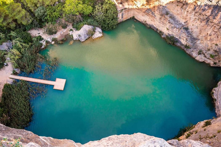 From Valencia: Excursion to Chulilla + hike and kayak tour on the lake From Valencia: Excursion to Chulilla + hike and kayaking tour on the lake