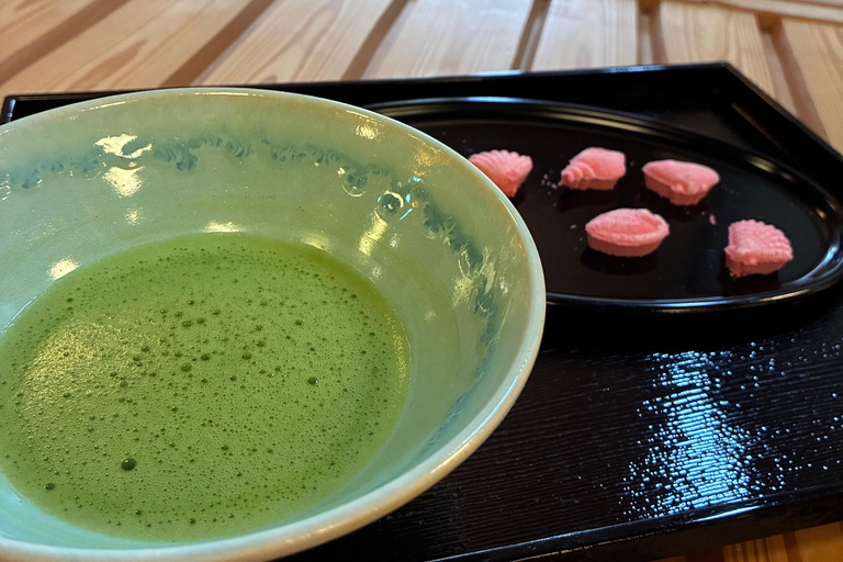 Kanazawa Wagashi Making, Kaiseki, Geisha & Samurai All Tour