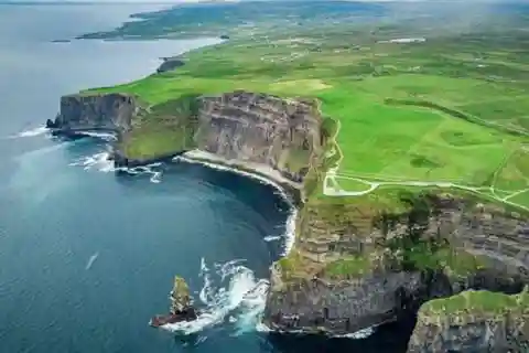 Desde Dublín: Excursión de un día a los Acantilados de Moher, Burren y la ciudad de Galway.