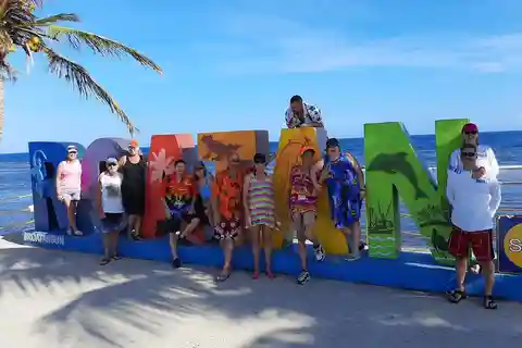 Daniel Johnson Monkey & Sloths Island Tour Combo