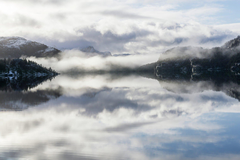 Stavanger: Scenisk fjordkryssning till Lysefjord och PreikestolenStavanger: Lysefjord och Preikestolen: Scenic Fjord Cruise