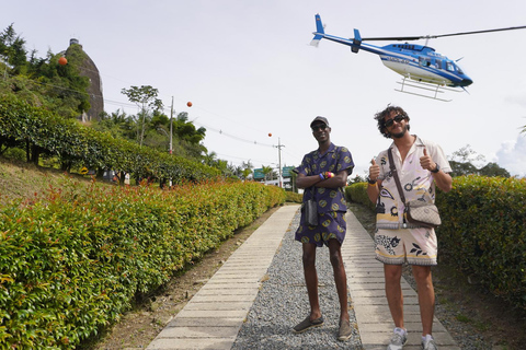 Tour particular em Guatape com passeio de helicóptero saindo de Medellín