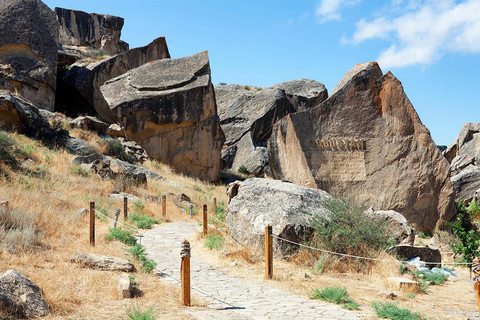 Baku: Gobustan, vulcões de lama, Yanar Dag e city tour pela cidade velha