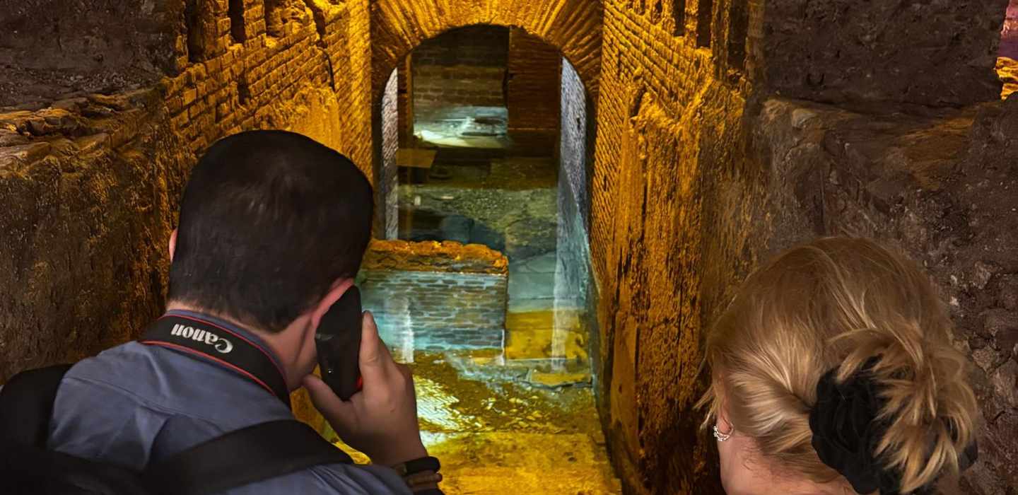 Besichtigung des Trevi-Brunnens + der unterirdischen Aquädukte Besichtigung des Trevi-Brunnens + der unterirdischen Aquädukte