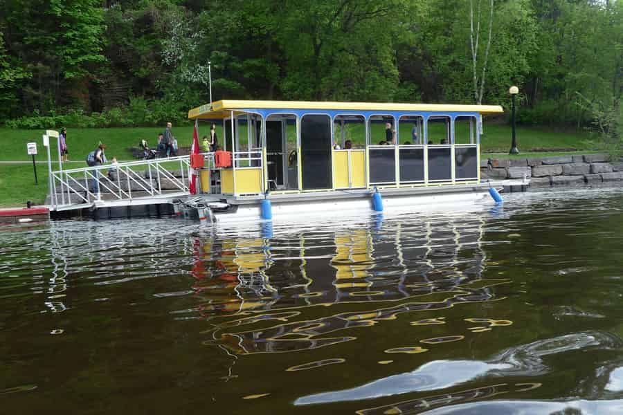 Ottawa: Flusskreuzfahrt Downton ⇄ NCC River House. Foto: GetYourGuide