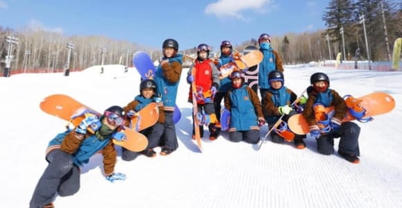 From Banff: Guided 3-Resort Ski Tour Featuring Lake Louise