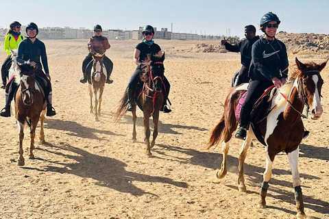 الغردقة: جولة ركوب الخيل في الصحراء والبحر مع خيار السباحةجولة لمدة ساعتين لركوب الخيل بدون السباح