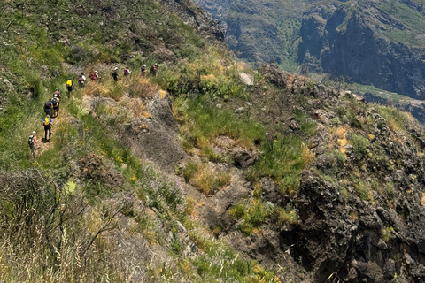 Pico do Arieiro to Pico Ruivo Hike with Transfer & Ticket