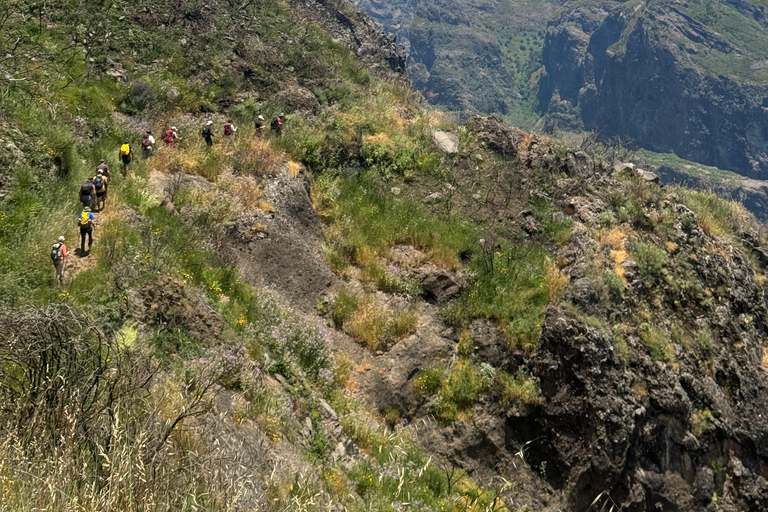 Pico do Arieiro to Pico Ruivo Hike with Transfer & Ticket