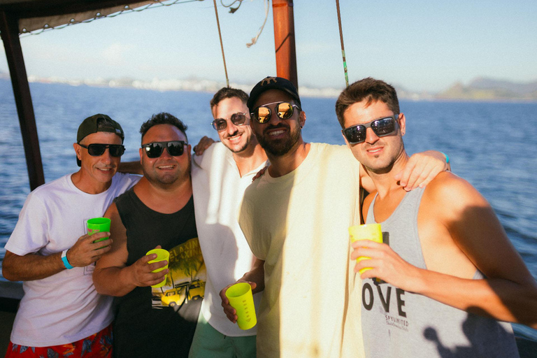 Rio de Janeiro: Sunset Boat Party with DJ and Drinks