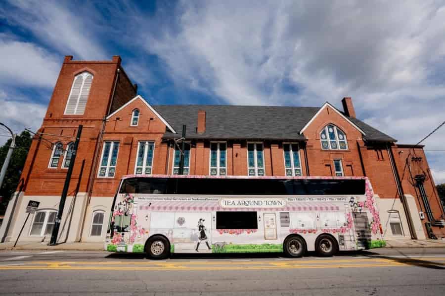 Atlanta: Bustour „Tea Around Town“ mit den Highlights der Stadt. Foto: GetYourGuide Atlanta: Bustour „Tea Around Town“ mit den Highlights der Stadt. Foto: GetYourGuide