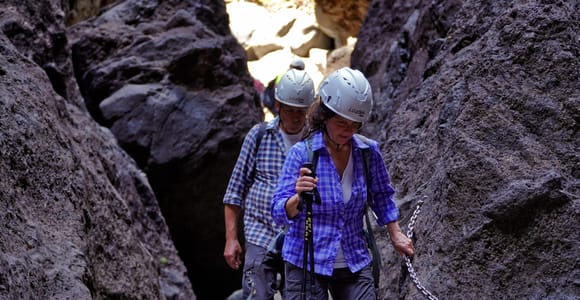 Tenerife: Descenso del Barranco de Masca con audioguía y traslado en barco