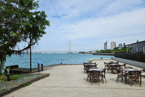 Tamsui: Historic Landmarks and Riverside Morning Tour Small-Group Tour Only