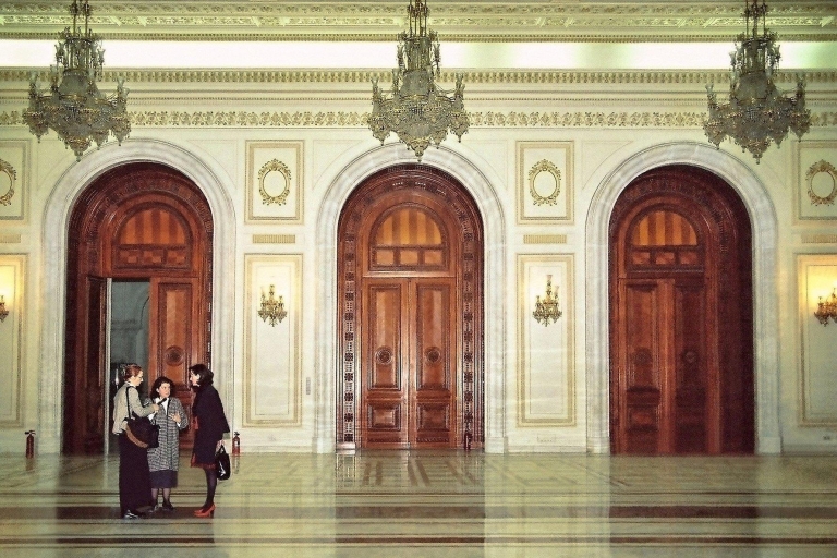 Boekarest: Bezoek Parlament en Oude Stad