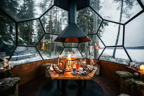 Rovaniemi: Privat glasigloo-middag under norrsken