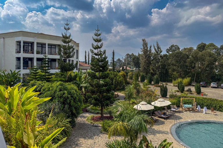 Musanze: Grotta Resort with swimming pool, jacuzzi, cave visit, Twins Lake Option 3 — Bigogwe Tour (in addition to options 1 and/or 2)