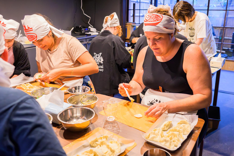 Samurai Gyoza Factory Kyoto: Aula de culinária de Gyoza