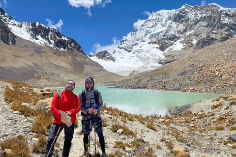 Wanderung Charquini und Lagunen von Huayna Potosí (Westseite)Wandern in Charquini und Lagunen von Huayna Potosí (Westseite)