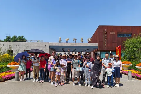 From Beijing：Mutianyu Great Wall+2 Summer Palaces Bus Tour