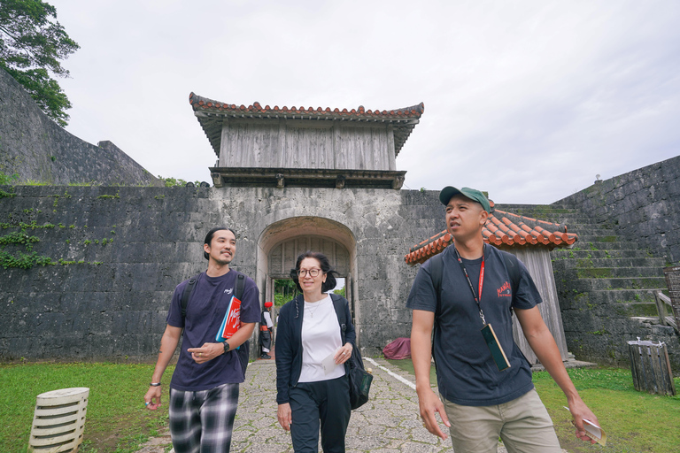 Naha: Okinawa Shuri Castle Peace Walking Tour