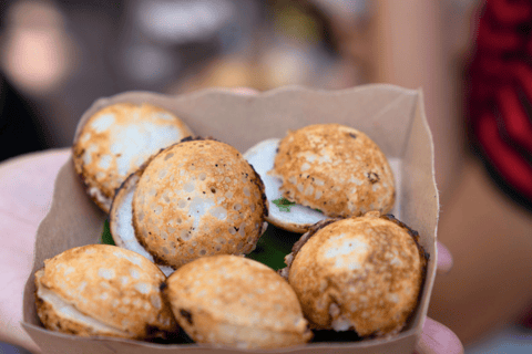 Chiang Mai: Evening Sightseeing and Local Food Guided Tour Group Tour