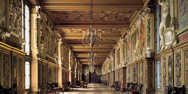 Visit Fontainebleau Palace Skip-the-Line Small-Group Guided Tour in Fontainebleau