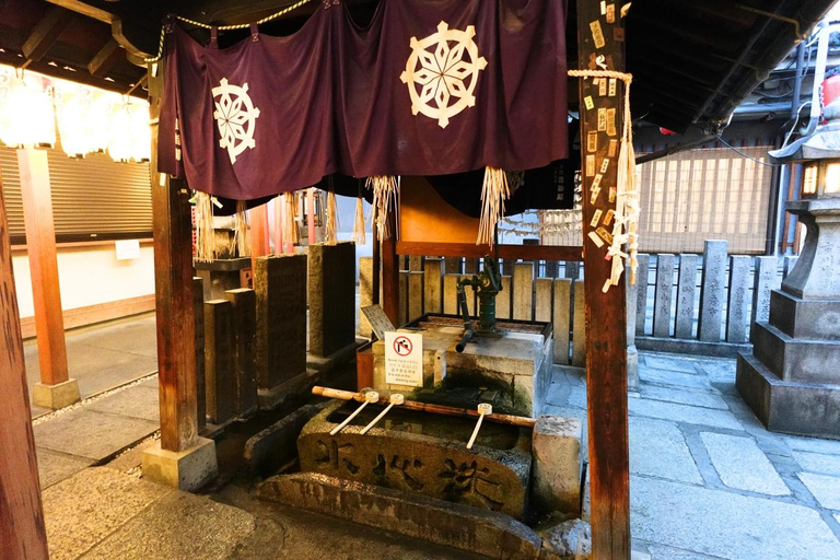 Osaka: Walking Tour with Namba Yasaka Shrine & Dotonbori