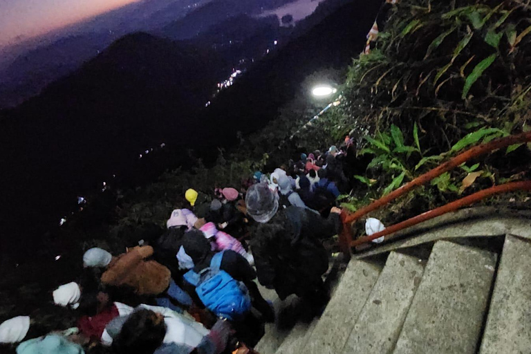 Vandring på Adam&#039;s Peak i Colombo / NegomboAdam&#039;s Peak vandring vid Colombo / Negombo