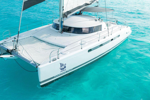 Cancun: Premium Catamaran with Transportation & Dock fee