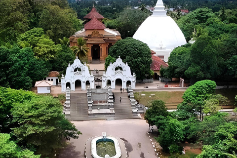 Private Driver: Kelaniya Temple & River View Scenic Ride
