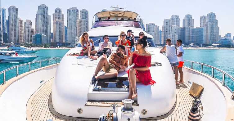 Puerto deportivo de Dubai: Excursión en yate con desayuno o barbacoa