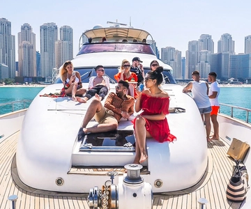 Dubai Marina: Yacht Tour with Optional Breakfast or BBQ