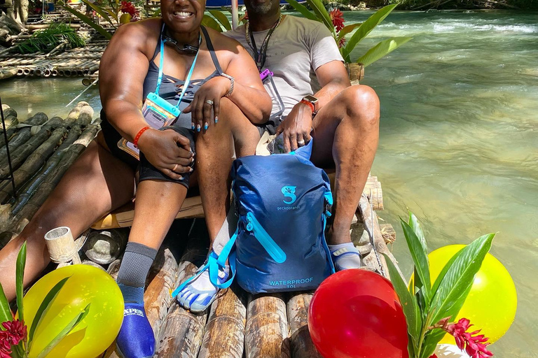 Ferme de marijuana, rafting en bambou et visite de la plage de la grotte des docteursDepuis Montego Bay