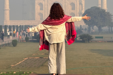 Agra: Taj Mahal Guided Tour with Photography & Rental Saree Taj Mahal Guided Tour without Entry Tickets & Rental Saree