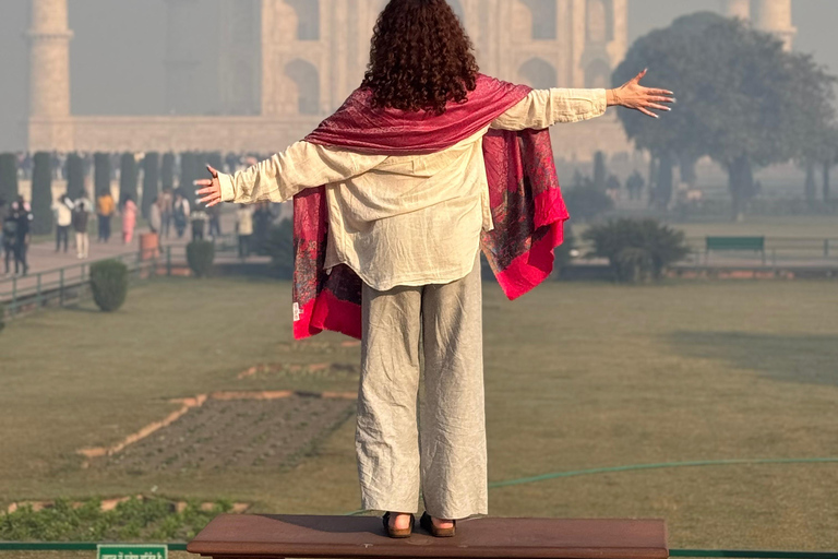 Agra: Taj Mahal Guided Tour with Photography & Rental Saree Taj Mahal Guided Tour without Entry Tickets & Rental Saree