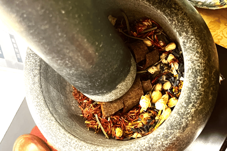 Guangzhou: Chinese Herbal DIY Experience in Yongqingfang