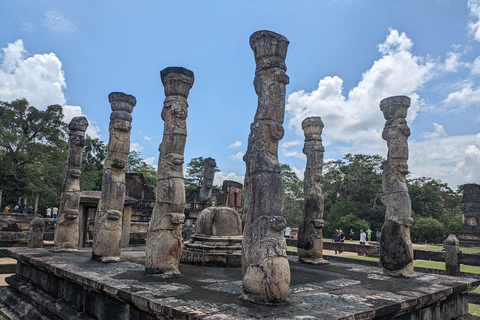 Sigiriya: UNESCO Polonnaruwa & Ancient Lake Heritage Tour