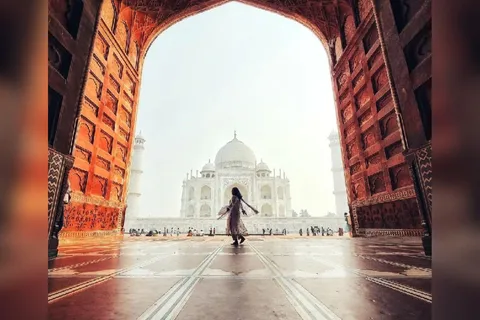 Dall'aeroporto di Delhi: Taj Mahal e Agra: escursione guidata privata di un giorno
