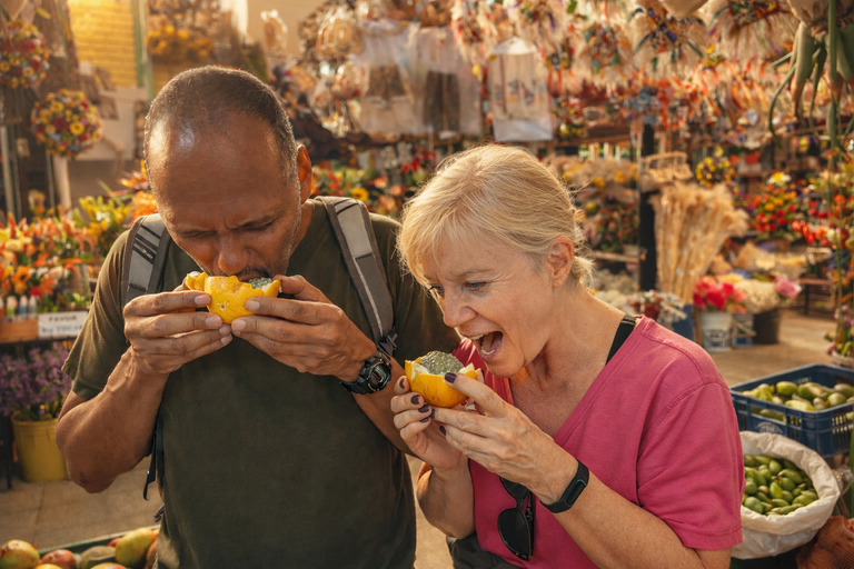Medellín: Half-Day Tour to Comuna 13 & Exotic Fruit Market